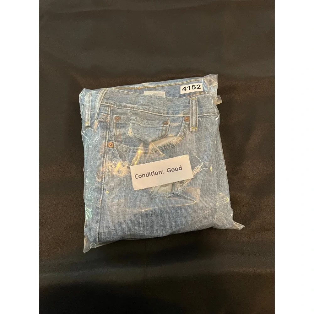 Levis Distressed Light Wash Straight Leg Jeans Raw Hem 100% Cotton 32x31